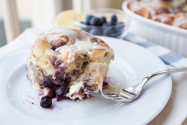 blueberry breakfast rolls 05 09 14 1 ca - Rainier Fruit